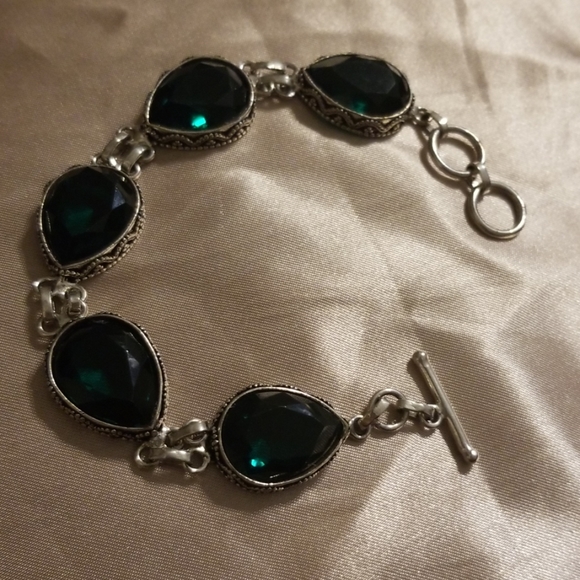 unbranded Jewelry - Emerald and Silver Bracelet